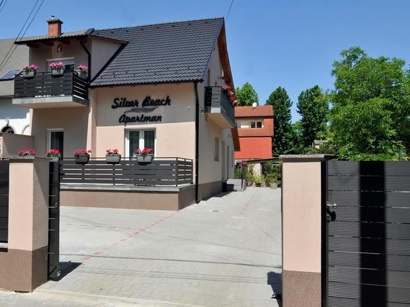 Silver Beach Apartments Шиофок Экстерьер фото