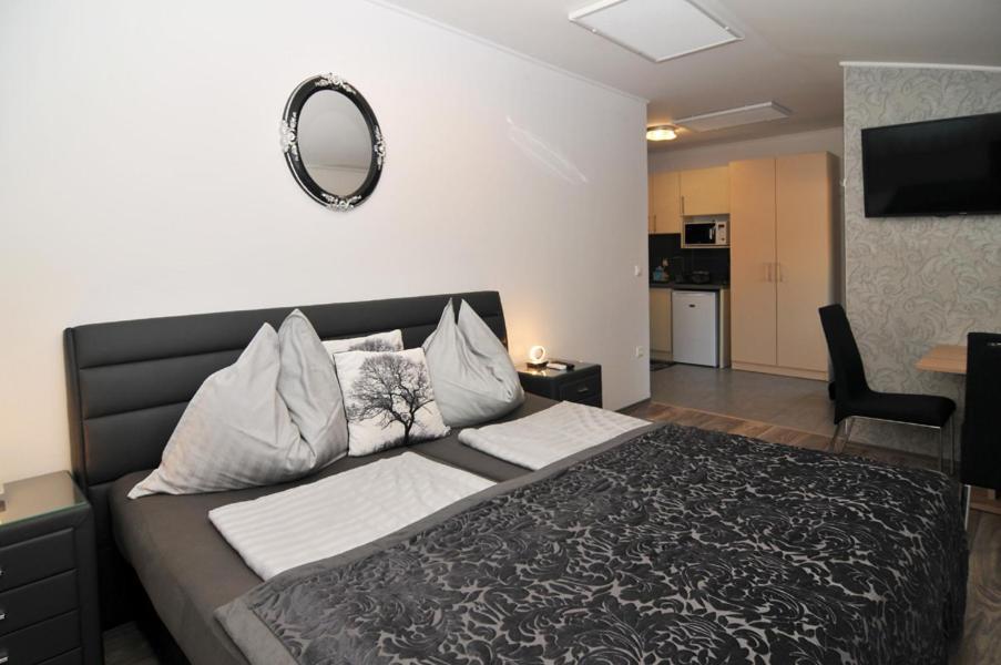 Silver Beach Apartments Шиофок Экстерьер фото